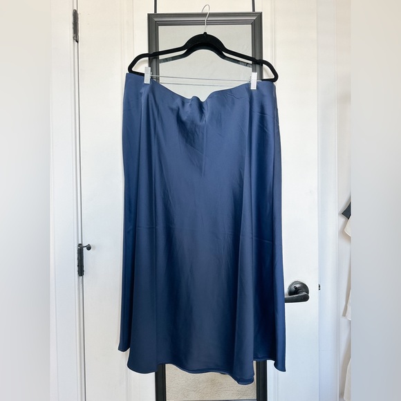 Satin skirt - Picture 1 of 1